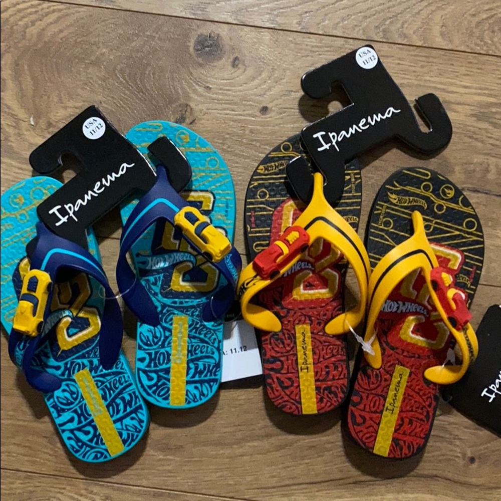 Brand New 2 pairs Hot Wheels sandals boys sz11/12